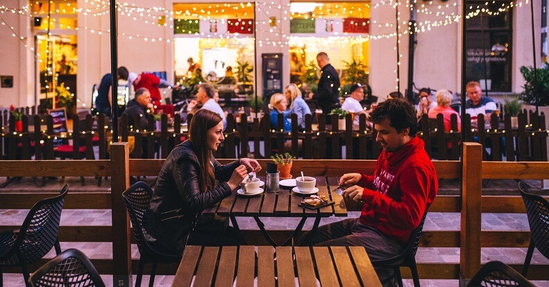rendez-vous dans un lieu public