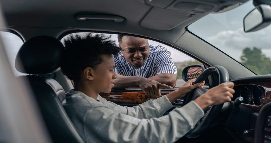 teenage driver | Comment suivre la conduite de mon enfant